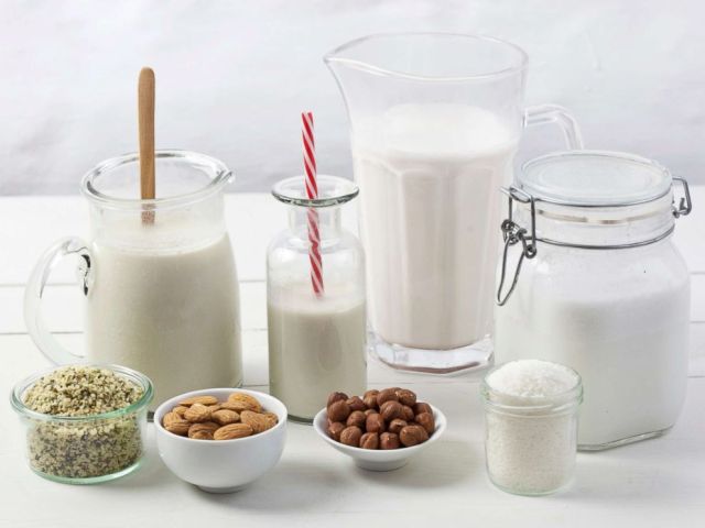 Americanos estão empatando em preferência entre bebidas lácteas ou veganas