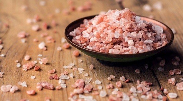 Sal rosa do Himalaia: seus benefícios são reais?