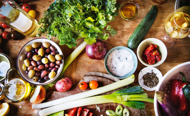 Alimentação saudável reduz significativamente o risco de demência, diz estudo