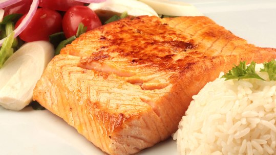 Salmao-com-duas-opcoes-de-acompanhamento-Retaurante-Galli3