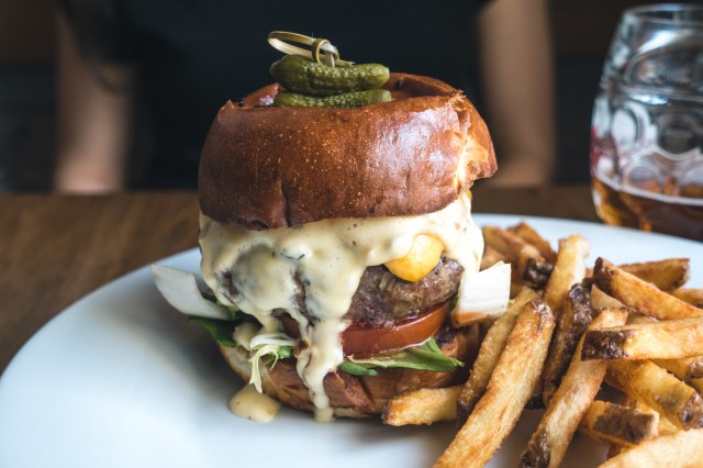 Mais da metade da população brasileira está acima do peso, entenda porquê