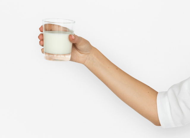 Conheça os perigos do consumo de leite cru